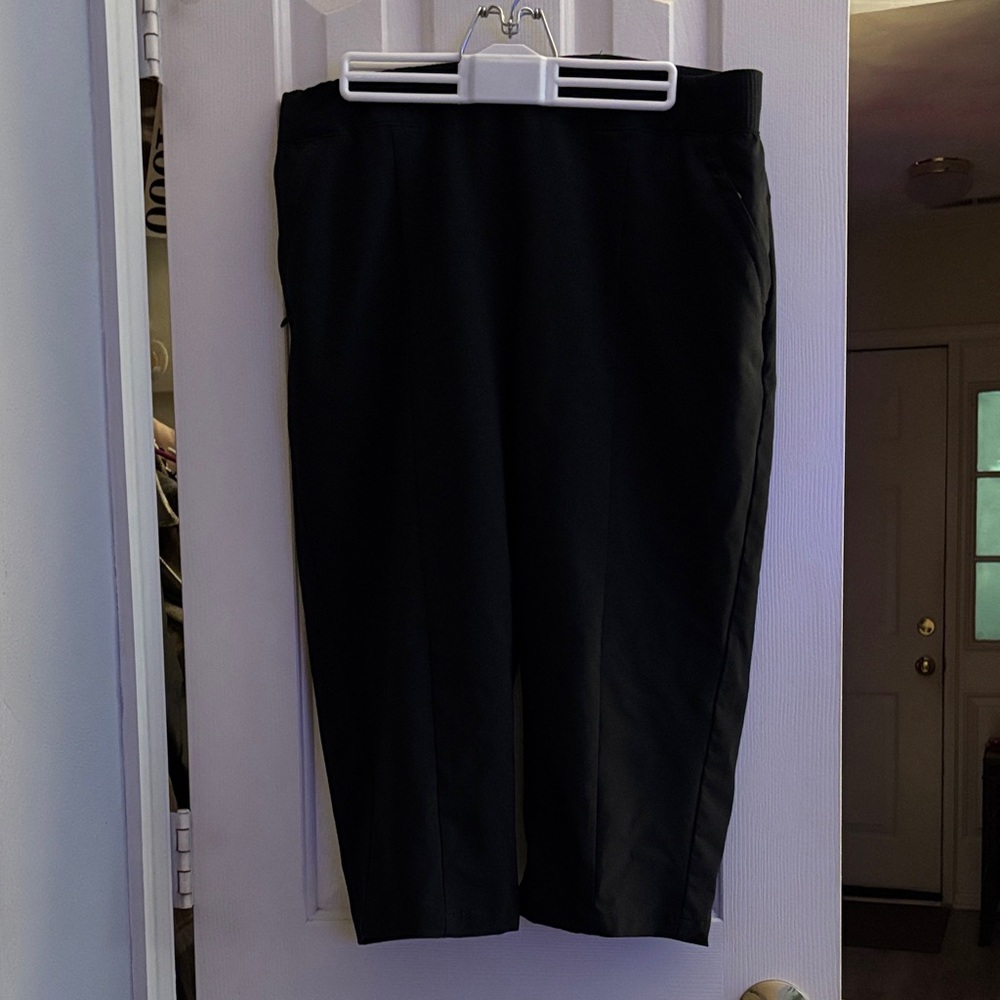 Columbia Women's Black Capris
